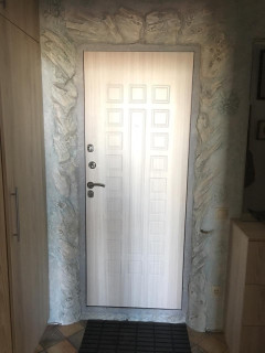 Установленная дверь — работа Spacedoors