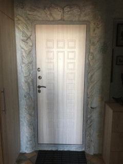 Установленная дверь — работа Spacedoors